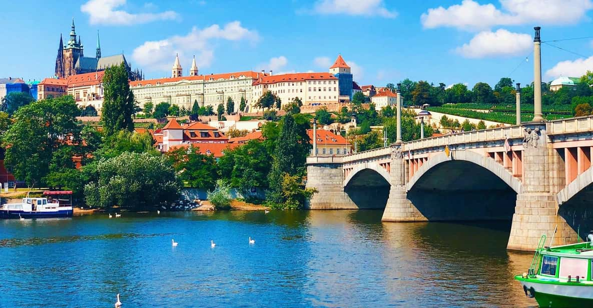 PRAGUE CASTLE: PRIVATE FAIRYTALE WALKING TOUR - Exploration of the Castle Complex