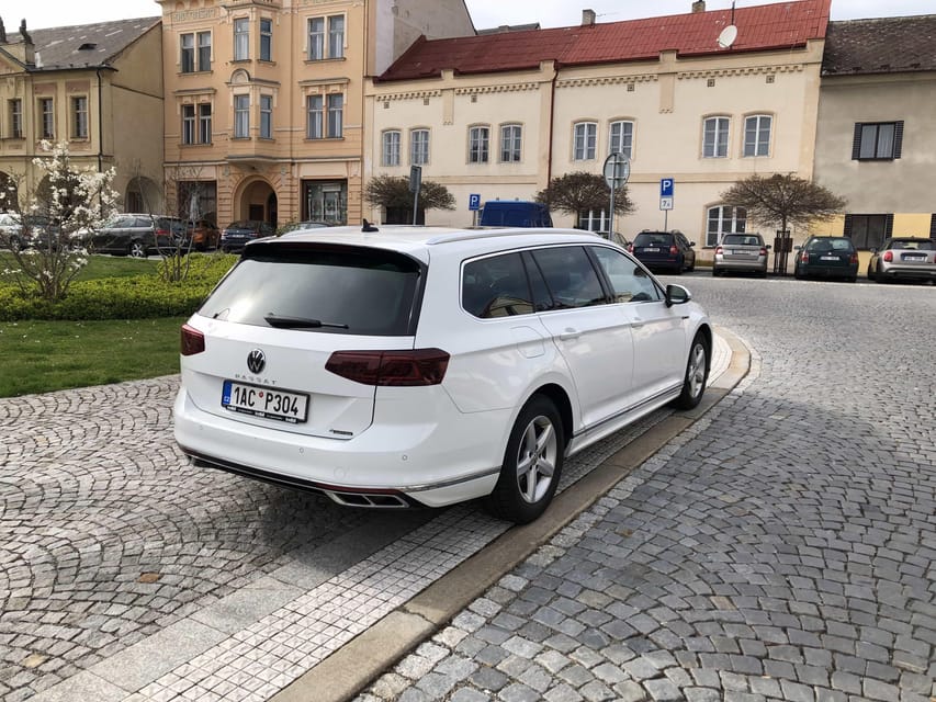 Prague: Private Transfer to the Airport (Prg) - Service Overview