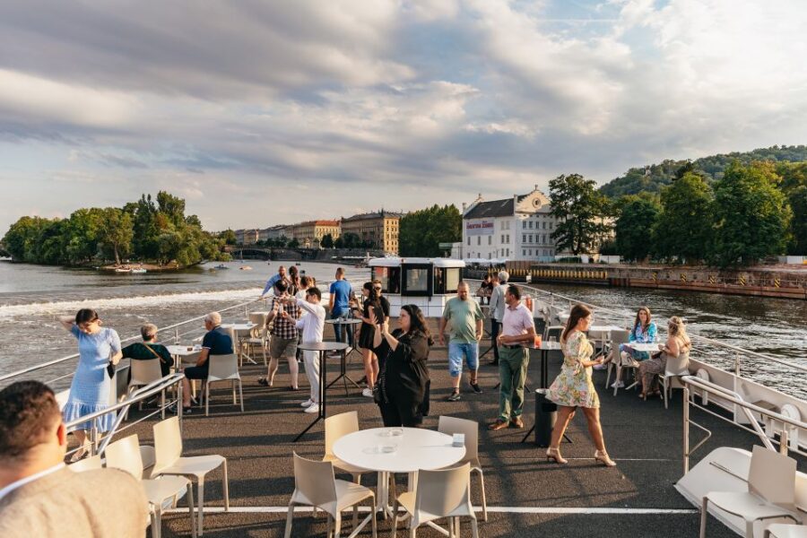 Prague: Sightseeing Dinner Cruise on Open-Top Glass Boat
