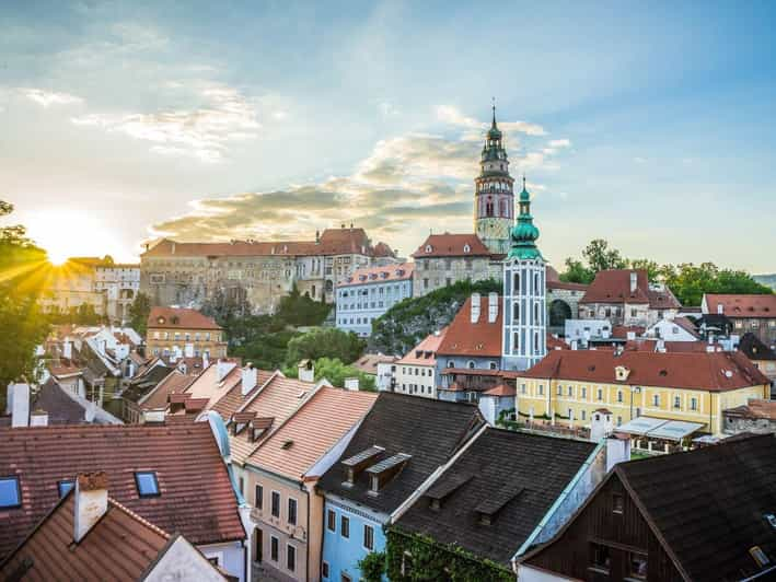 Prague: Transfer to Hallstatt via Fabulous Cesky Krumlov - Itinerary Overview