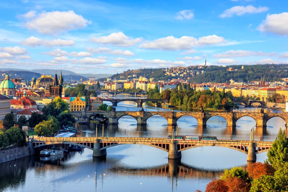 Prague: Vltava River Cruise With Dinner - Activity Overview