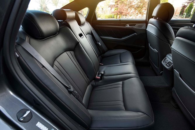 Private Arrival Transfer - YYZ Airport to Toronto Downton Hotel & Accommodations