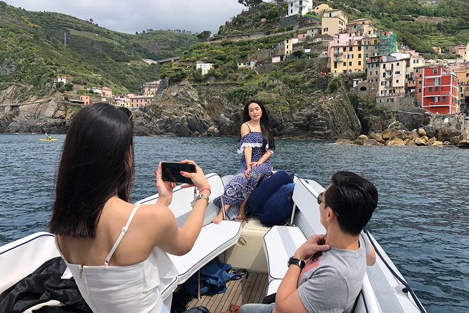 Private Boat Tour Along the Cinque Terre
