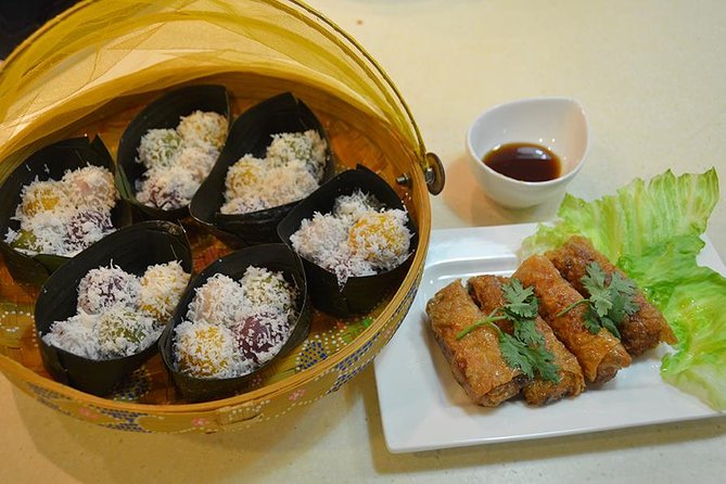 Private Cooking Demo and Meal With an Expert Singaporean Home Cook - Overview of the Experience