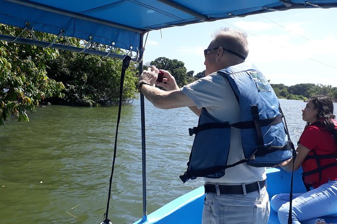 PRIVATE Granada + Apoyo Lagoon and Masaya Volcano Night Tour
