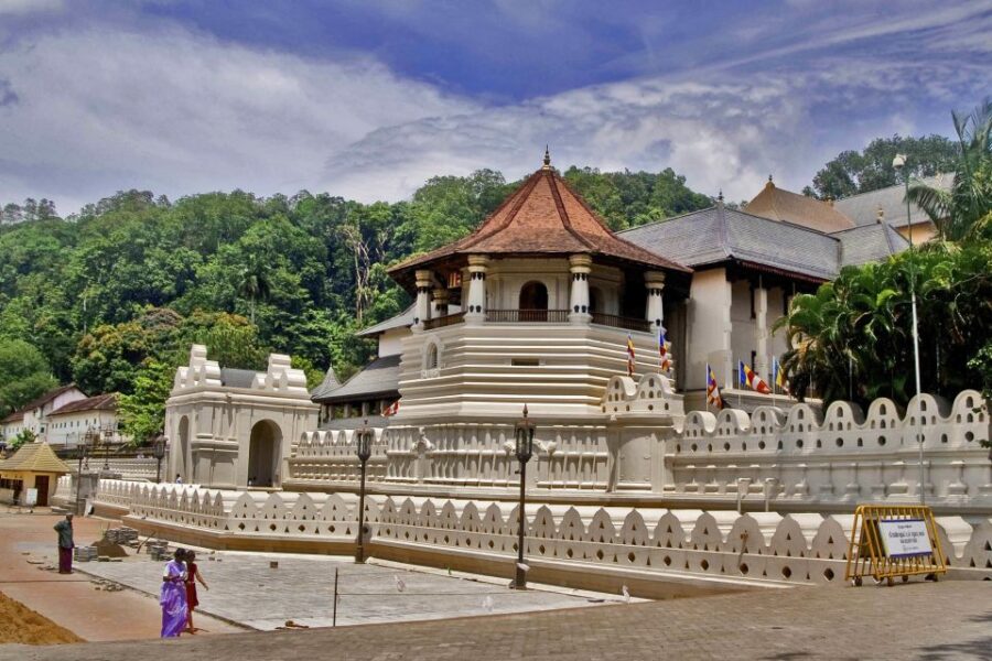 Private Pinnawala & Kandy Day Tour From Negombo