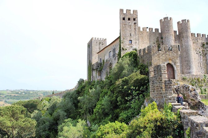 Private Tour to Fátima Sanctuary, Nazaré, Óbidos, and Batalha FD