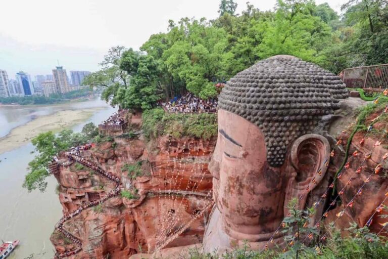 Private Tour to Leshan Giant Buddha & Huanglongxi Old Town