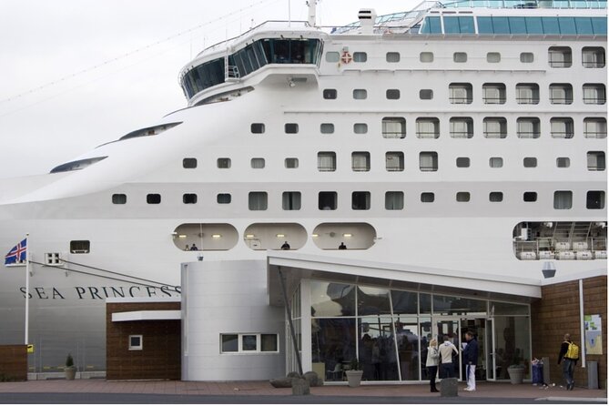 Private Transfer From Cruise Ship Port to Keflavik Int. Airport