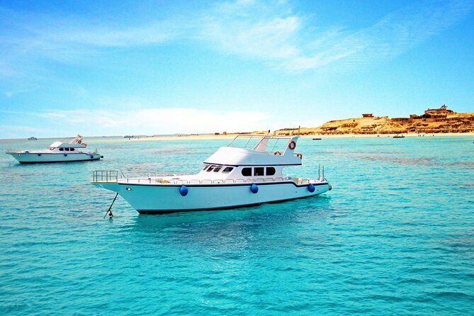 Private Yacht Cruise to Dolphin House With Lunch : Hurghada