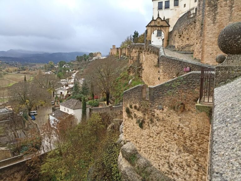 Ronda: Guided Walking Tour With English or Spanish Guide