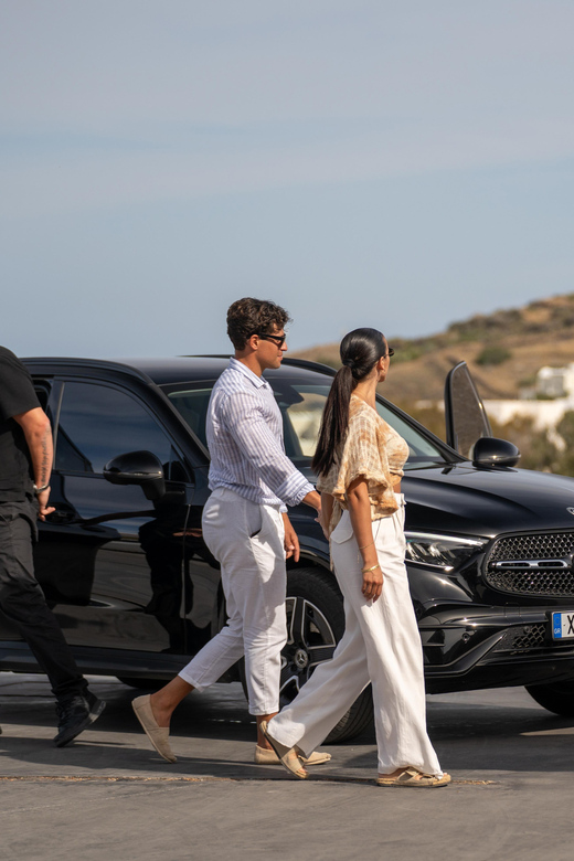 Santorini: Luxurious VIP Transfers Airport & Port - Service Overview