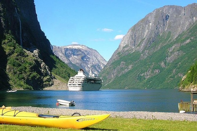 Self-Guided Day Tour – Premium Nærøyfjord Cruise & Flåm Railway