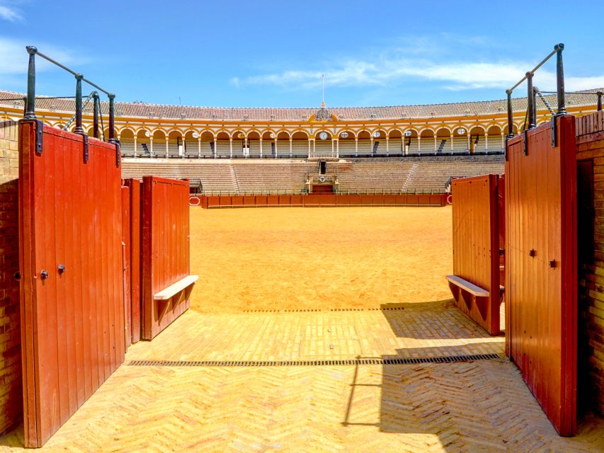 Seville: Guided Tour of the Bullring and Museum in Spanish