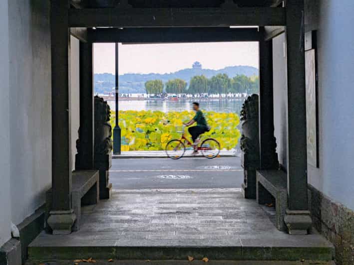 Shanghai: Hangzhou City Advanture & West Lake Bicycle Tour