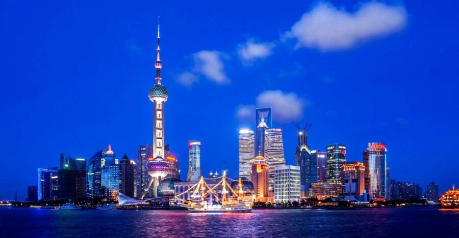 Shanghai: Night River Cruise Tour With Xinjiang Style Dining