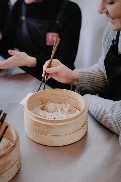 Shanghai:Art Steamed Dumpling Making in Shanghai Style Lane