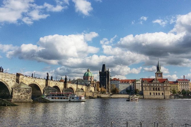 Shared Arrival Transfer: Prague Airport to Hotels