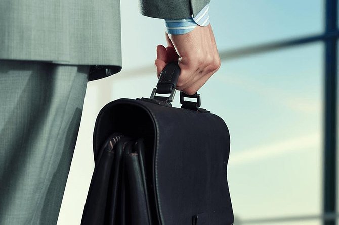 Shared Arrival Transfer: Seville Airport to Hotel