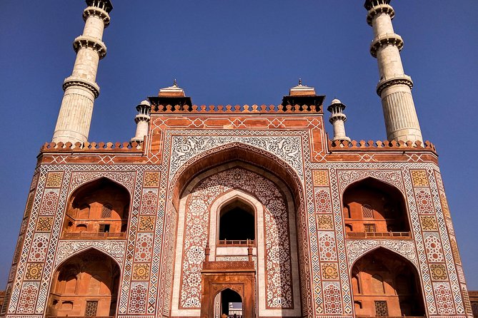 Sikandra Emperor Akbar Mausoleum With Taj Mahal - Location and Accessibility