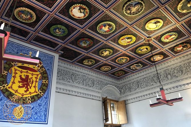 Stirling Castle and Loch Lomond Full-Day Private Tour in a Premium Minivan