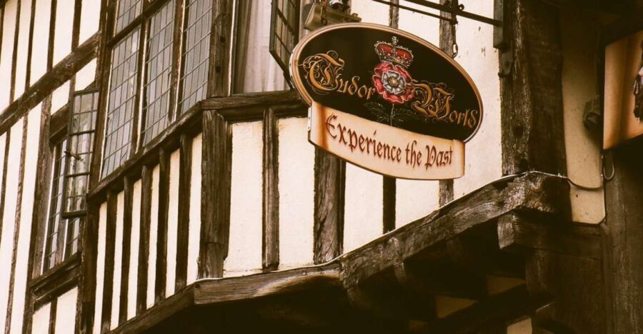 Stratford-upon-Avon: Lantern-Lit Ghost Tour at Tudor World - Exploring the Haunted Tudor World