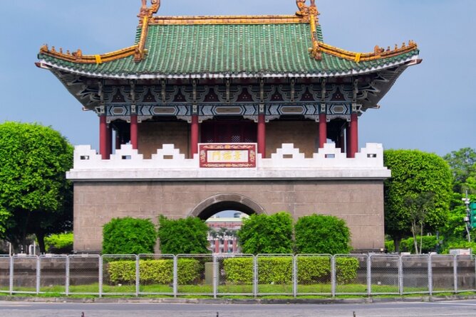 Taipei Scavenger Hunt and Sights Self-Guided Tour