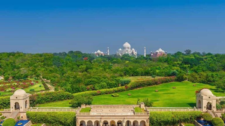 Taj Mahal Day Tour From Delhi by Gatiman Express