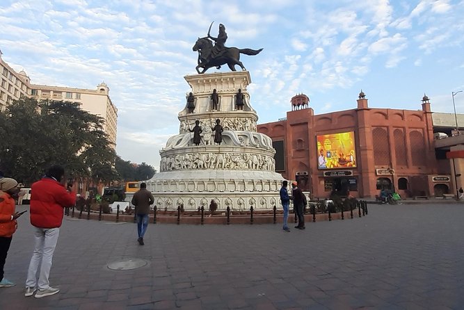Taxi Service in Sector 82 Gurgaon Cabs Service Sector 81 Gurgaon +91-9821449571