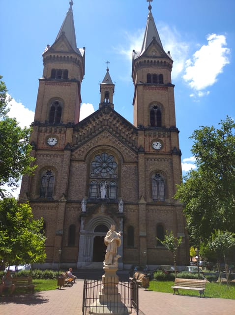 Timisoara: Dream Tour in Fabric Neighborhood - Architectural Features