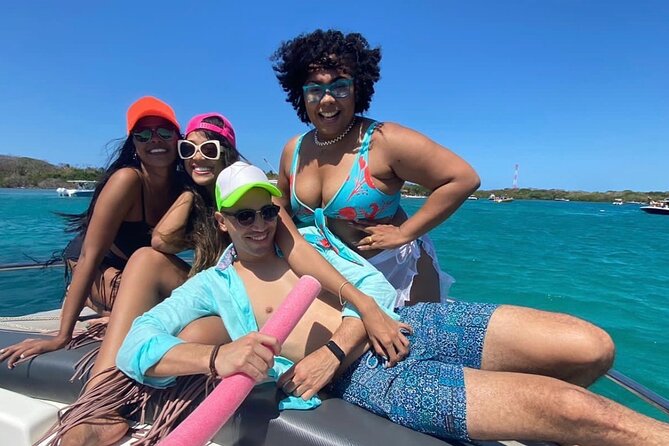 Tour to Islas Del Rosario, Cholon and Baru in Private Boat 42 Ft