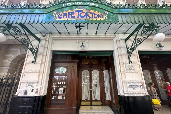Trivia Private Walking Tour on Buenos Aires