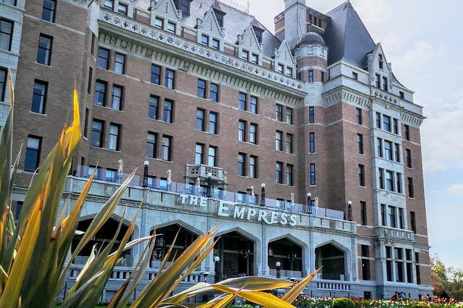 Victoria City and Butchart Gardens Private Half-Day Tour