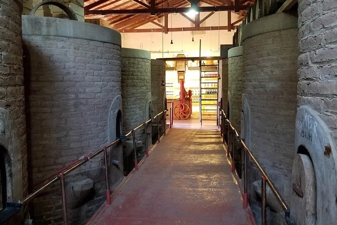 Visit 2 Wineries With Lunch and Transport Included.