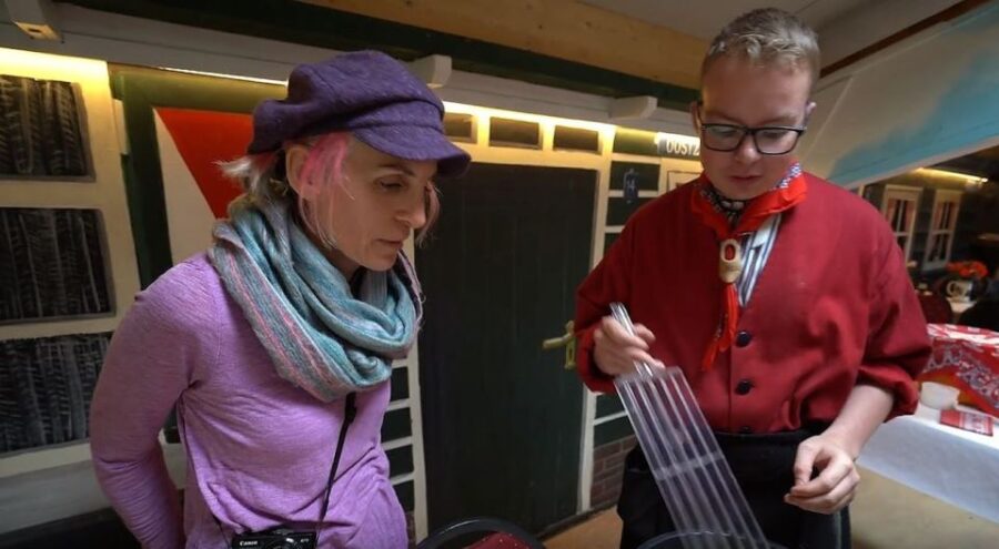 Volendam: 2.5-Hour Cheesemaking Workshop & Clog Making Tour