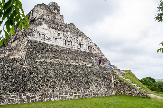 Xunantunich Half-Day Tour From Placencia With Lunch