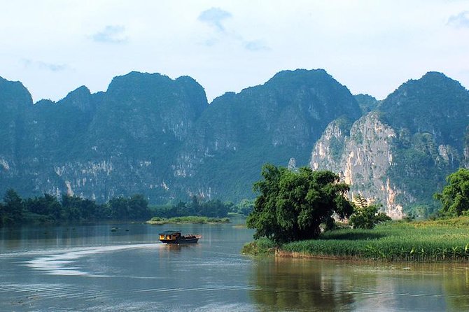 Yangshuo Old Town and 3 Star Li River Cruise From Guilin
