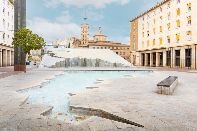 Zaragoza Scavenger Hunt and Sights Self-Guided Tour