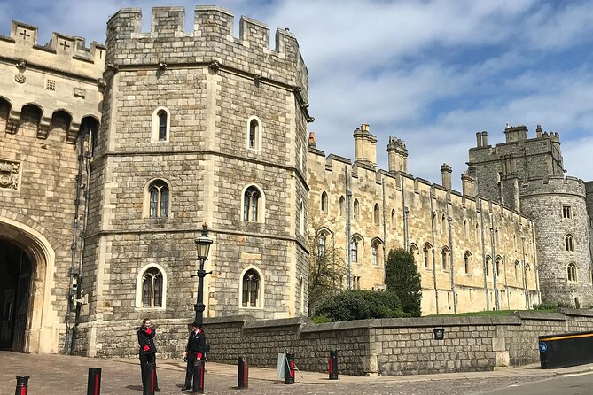 1,000 Years of Royal History From Windsor to Eton: a Self-Guided Audio Tour - Crooked House of Windsor