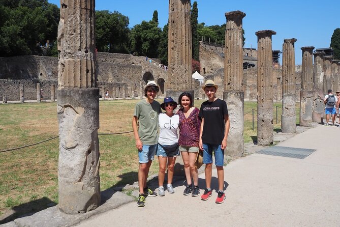 2 Hours Pompeii Group Tour With Archaeologist Guide and Skip the Line - Rating and Group Size