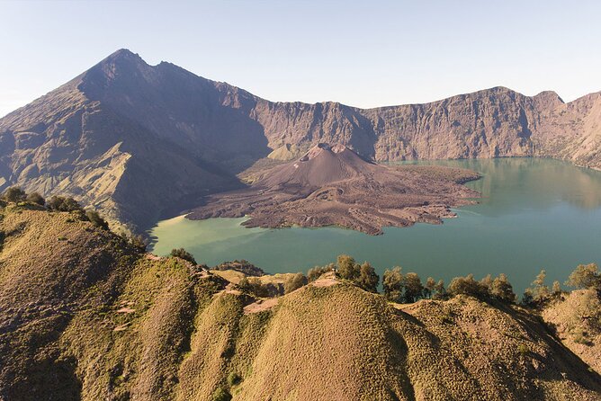 3 Days Tour in Mount Rinjani Summit With Lake Hiking - Day 1: Start Your Adventure
