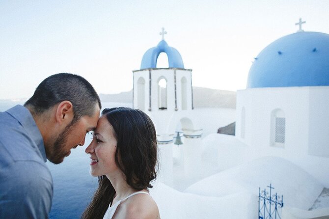 30' Oia Walking Photo Session - Highlights of the Experience