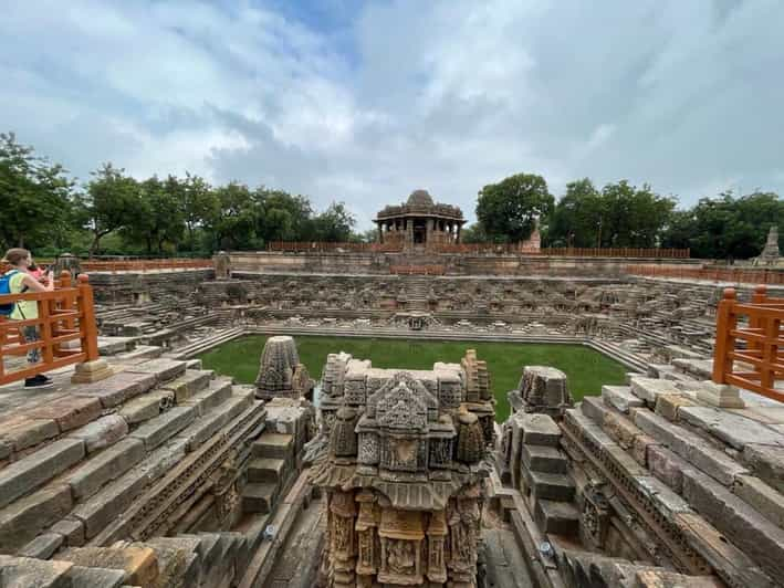 Ahmedabad: Sun Temple of Modhera & Queens Stepwell Day Trip - Itinerary Highlights