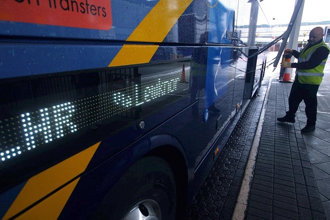 Airport Coach Service From Gatwick to Oxford - Departure Locations and Arrivals