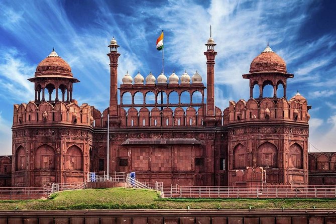 Airport Pickup One Night Hotel & Delhi Sightseeing - Inclusions of the Package
