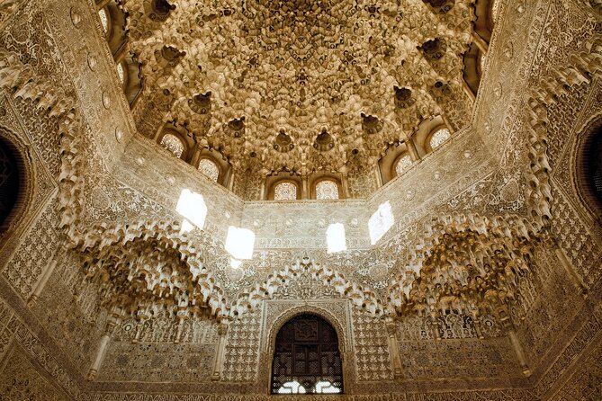 Alhambra and Nasrid Palaces: Skip-the-line Ticket and Local Guide - Tour Experience and Guides