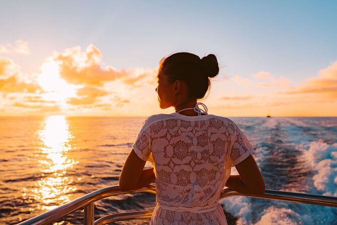Amalfi Coast Sunset Boat Tour in Small Group - Onboard Amenities and Comforts