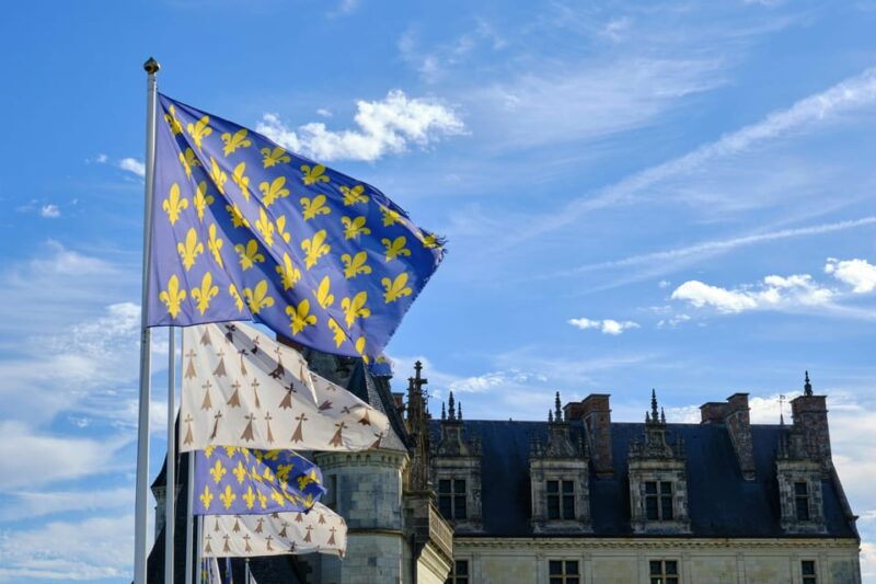 Amboise: Private Guided Walking Tour With Château D'amboise - Itinerary Highlights