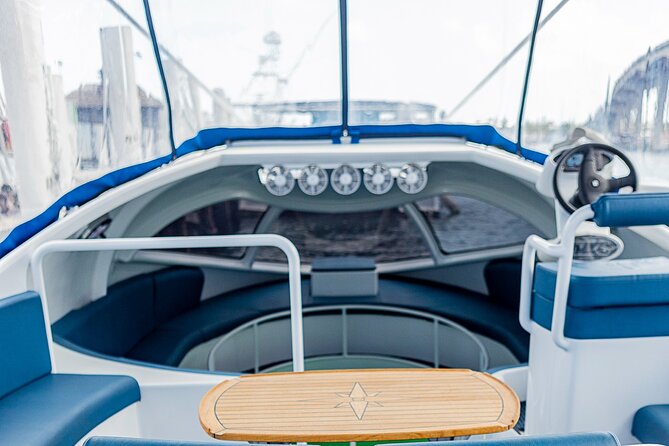 Bahamas on a Semi Submersive Glass Bottom Boat - Meeting and Pickup