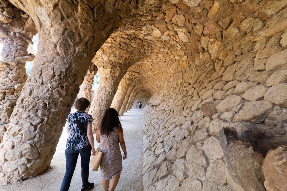 Barcelona: Park Güell Guided Tour - Experience Highlights